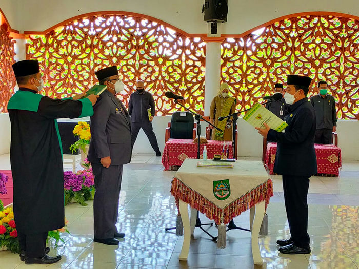 Bupati Ruhul H Sukiman Membacakan Sumpah di depan sekda terpilih M Zaki