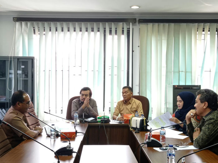 Hearing Komisi III bersama pihak Dinas Pendidikan kota Pekanbaru yabg diwakilkan Sekretaris Dinas Pendidikan Kota Pekanbaru Muzailis