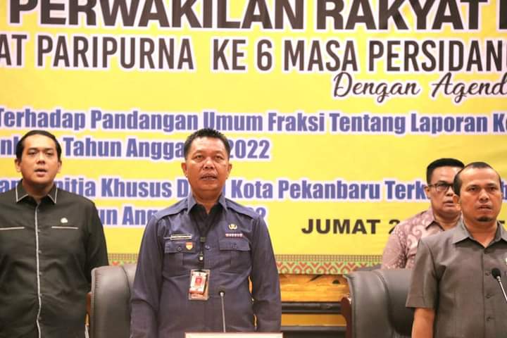Rapat paripurna dipimpin langsung oleh Ketua DPRD Kota Pekanbaru Muhammad Sabarudi ST