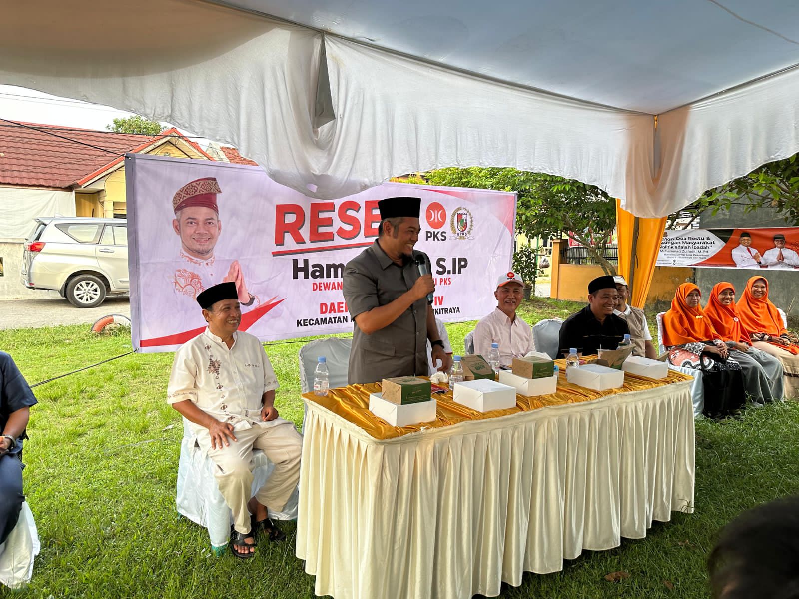 Anggota DPRD Kota Pekanbaru Hamdani saat menyerap aspirasi warga.