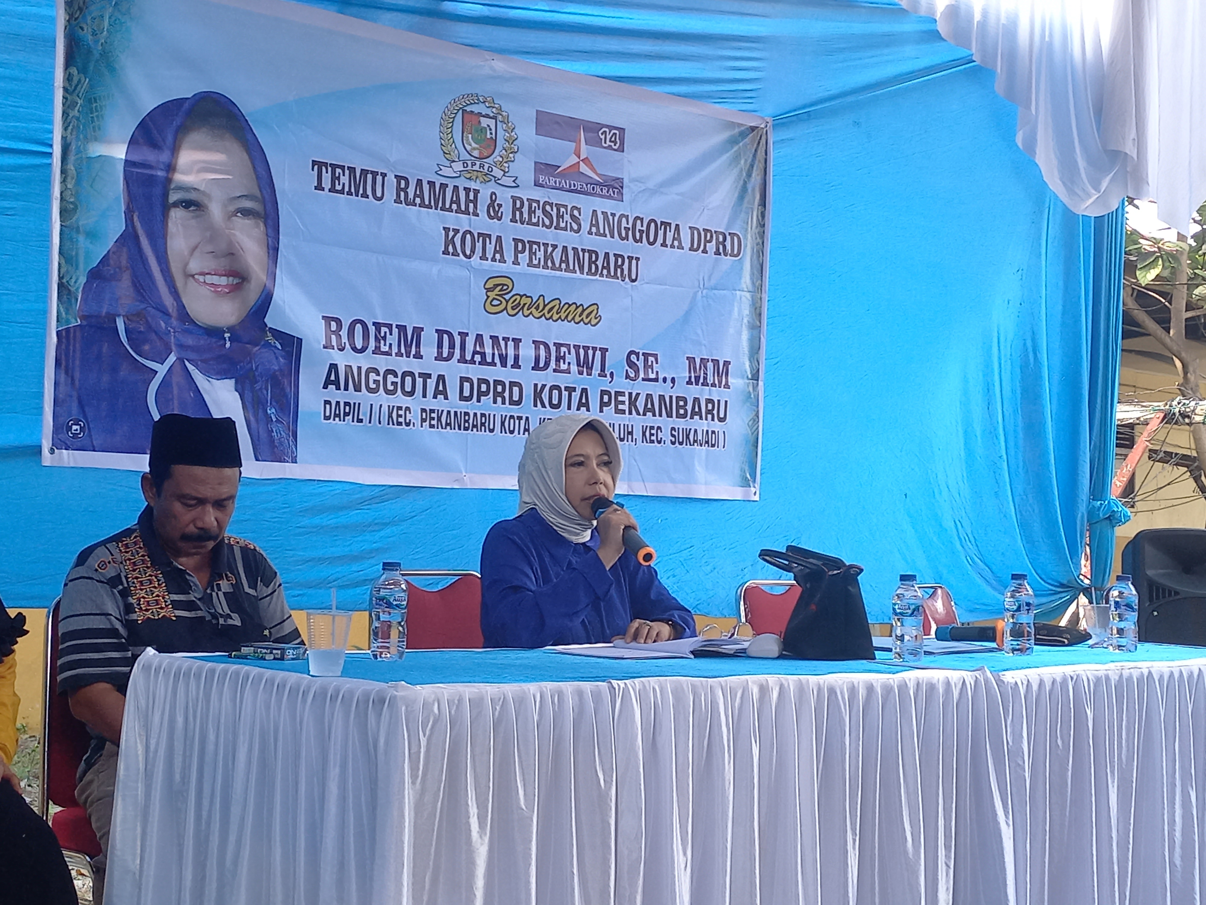 Anggota DPRD Kota Pekanbaru Roem Diani Dewi saat melaksanakan reses