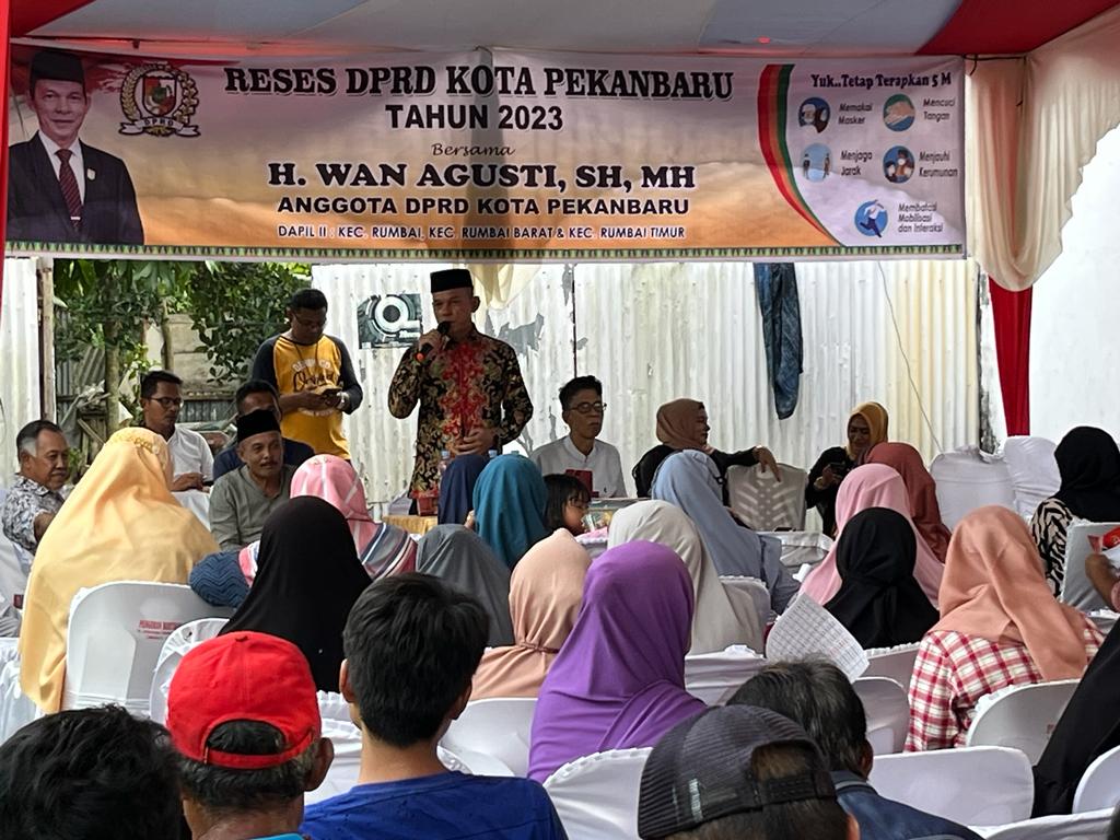Anggota Dewan Perwakilan Rakyat Kota Pekanbaru Dari Fraksi Gerindra Wan Agusti SH.MH saat menyerap aspirasi masyarakat