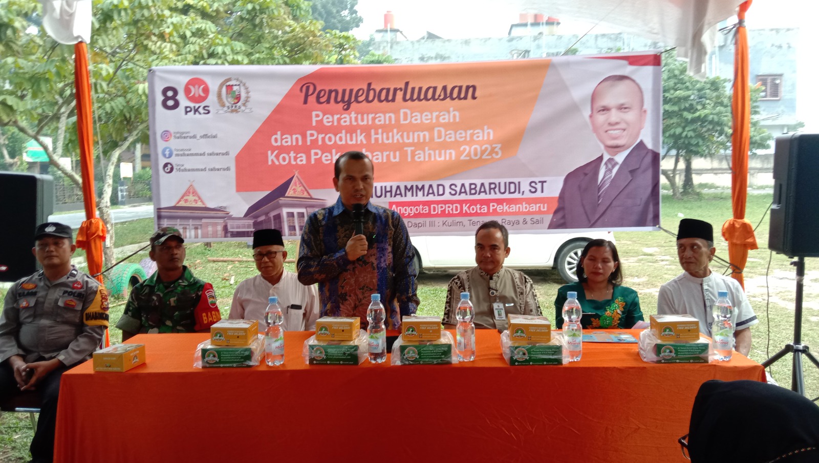 Ketua DPRD Kota Pekanbaru M Sabarudi ST saat mensosialisasikan Perda
