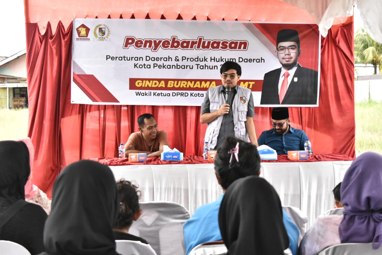Wakil Ketua DPRD Kota Pekanbaru Ginda Burnama MT saat menjawab pertanyaan masyarakat