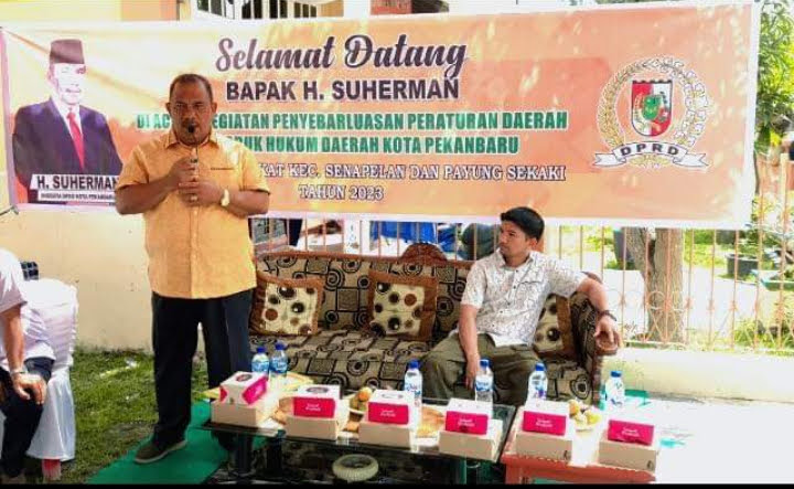 Anggota DPRD Kota Pekanbaru H Suherman saat mensosialisasikan Perda tentang Pendidikan Diniyah Nonformal