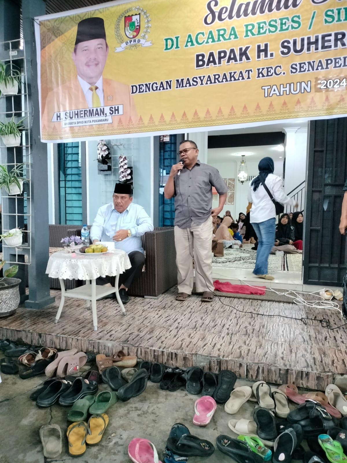 Anggota DPRD Kota Pekanbaru, Suherman (baju putih) ketika melaksanakan reses