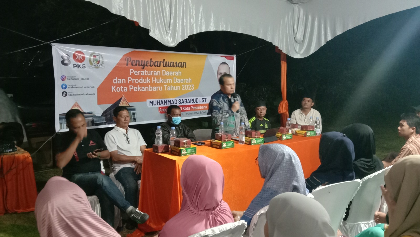 Ketua DPRD Kota Pekanbaru M Sabarudi ST saat mensosialisasikan Perda