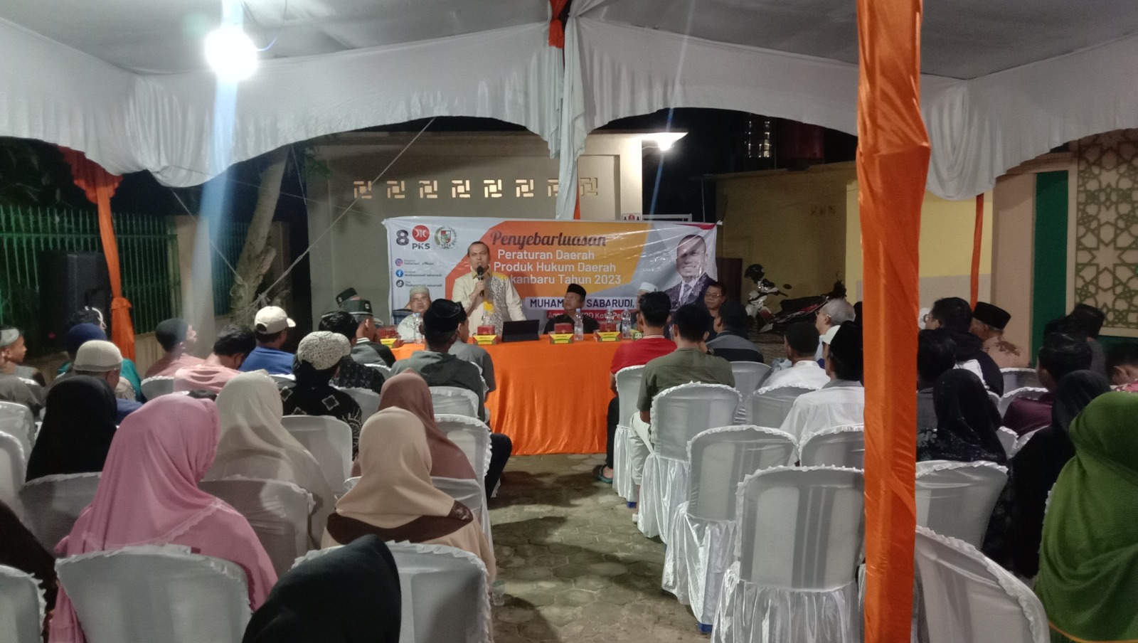Ketua DPRD Kota Pekanbaru Muhammad Sabarudi saat menyampaikan penyebarluasan perda